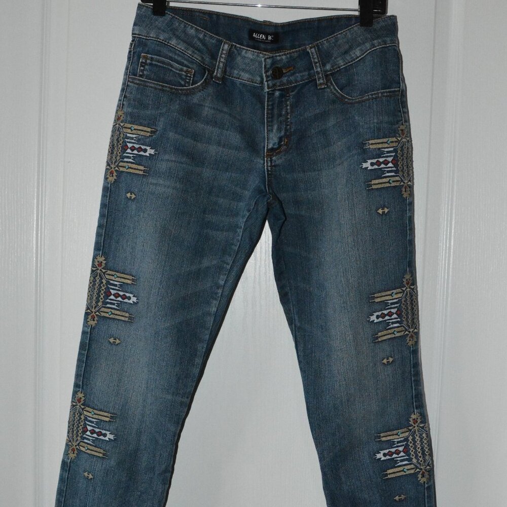 Condition is pre-owned Waist: 8 Inseam: 31 inches Rise: 8.5 inches